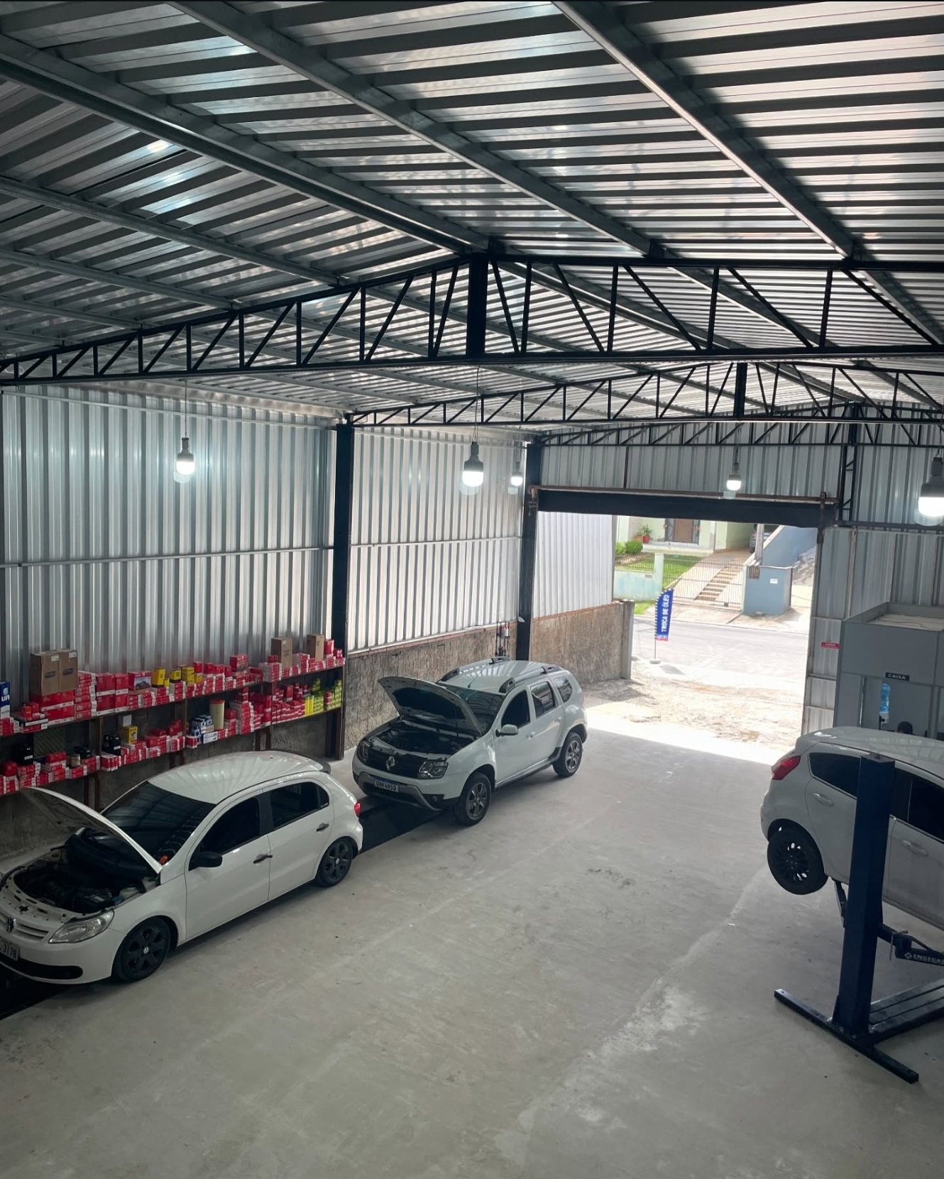 Interior da oficina Metzka Super Troca - Ambiente profissional